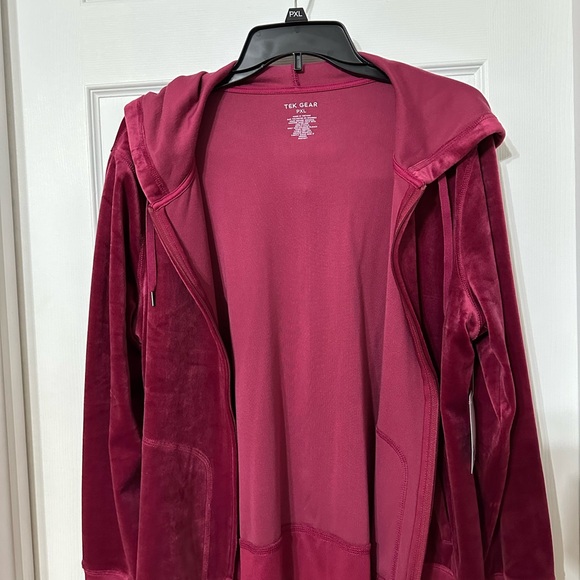 Track Suit - Picture 4 of 15